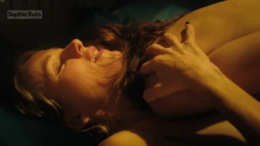 Sophie Cookson Nude